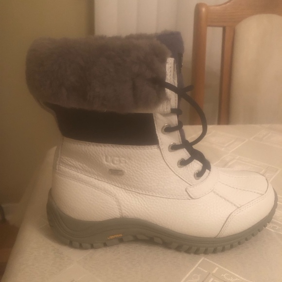 HOST PICK , UGG Adirondack Boot Ii Boots White Brand New , size 8.5 USA - Picture 4 of 7